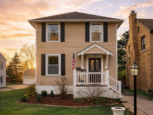 209 S Commonwealth Avenue , Aurora, IL 60506