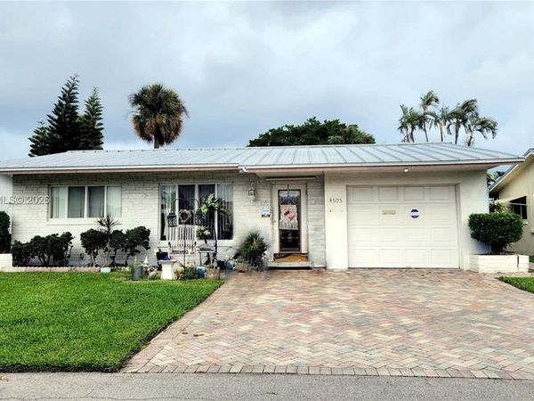 4505 NW 43rd Ter , Tamarac, FL 33319