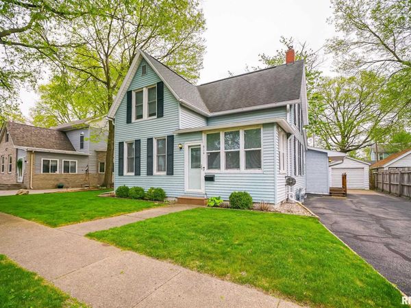 914 E HENRIETTA Street, Pekin, IL 61554