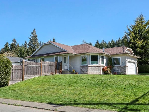 1622 Guthrie Rd, Comox, BC V9M 1A7