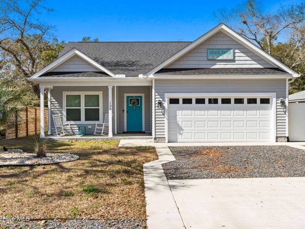 135 NW 7th Street , Oak Island, NC 28465