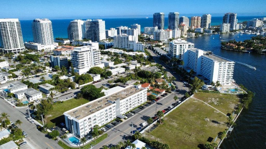 550 Bayshore Drive, Unit 104, Fort Lauderdale, FL 33304 Photo