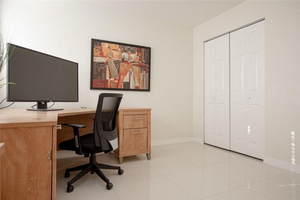 601 SE 5th Court, Unit 108, Fort Lauderdale, FL 33301 Photo