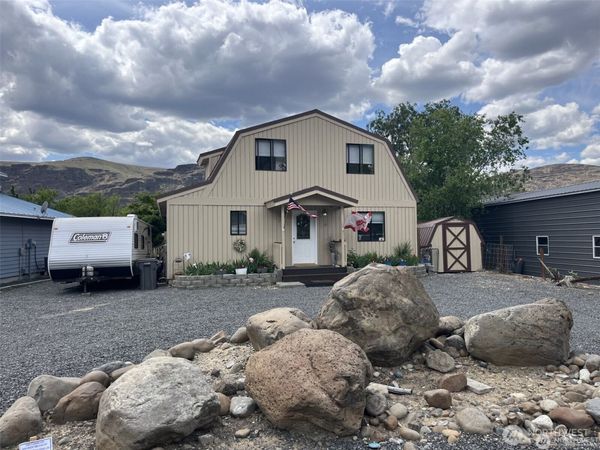 742 SW Chukar Place , Quincy, WA 98848