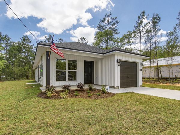 224 E Iris Lane, DeFuniak Springs, FL 32433