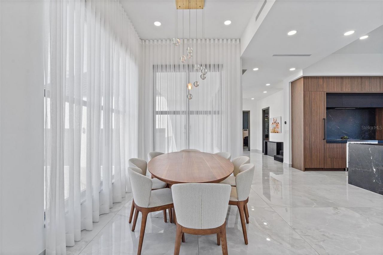 585 Dolphin Avenue Se, Saint Petersburg, FL 33705 Photo