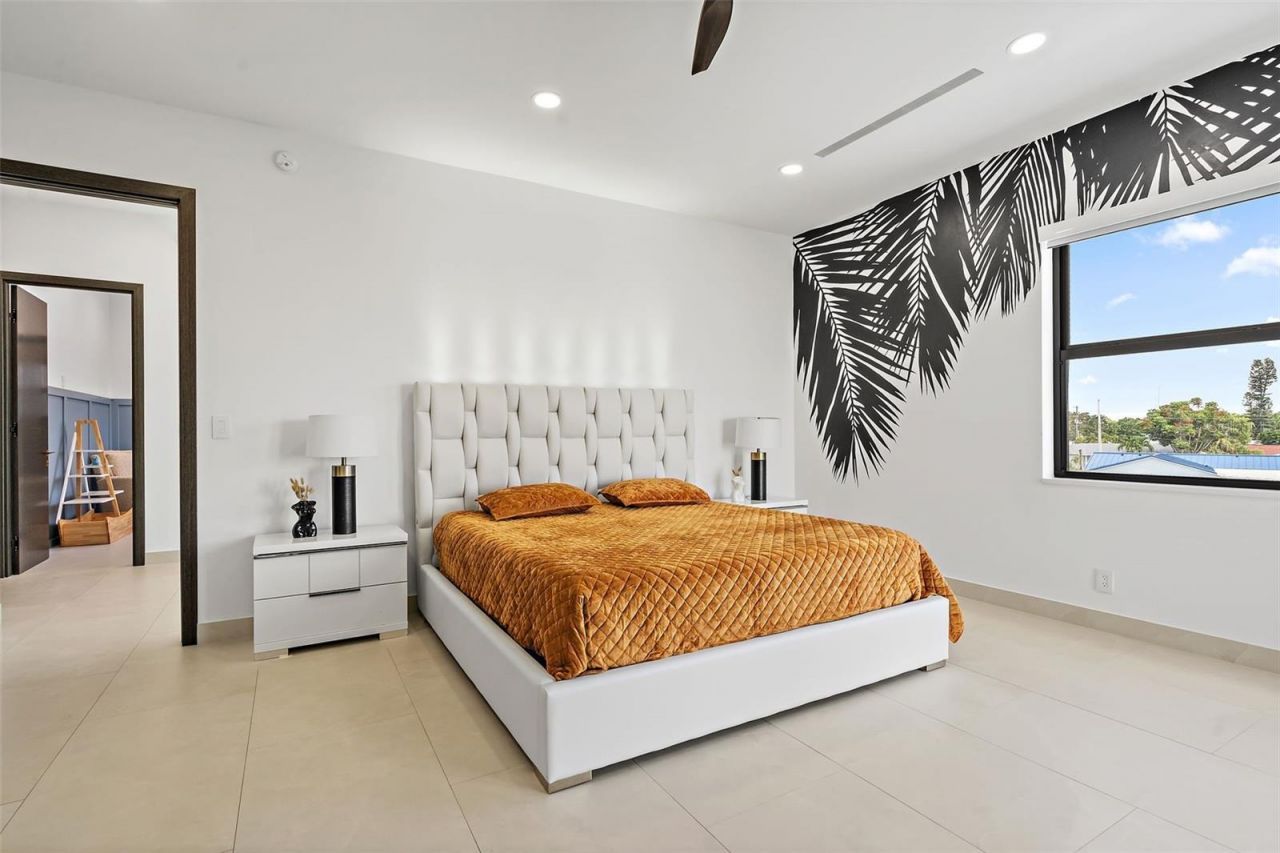 585 Dolphin Avenue Se, Saint Petersburg, FL 33705 Photo