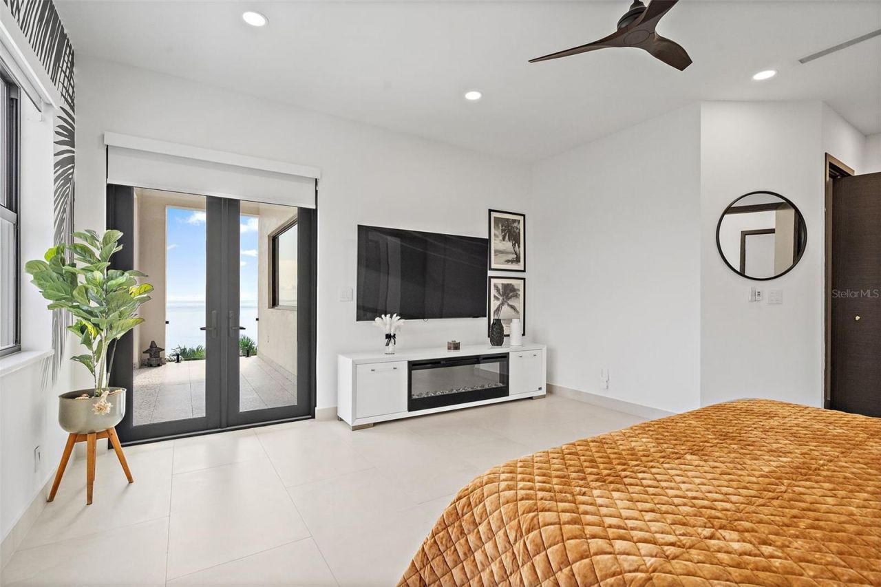 585 Dolphin Avenue Se, Saint Petersburg, FL 33705 Photo