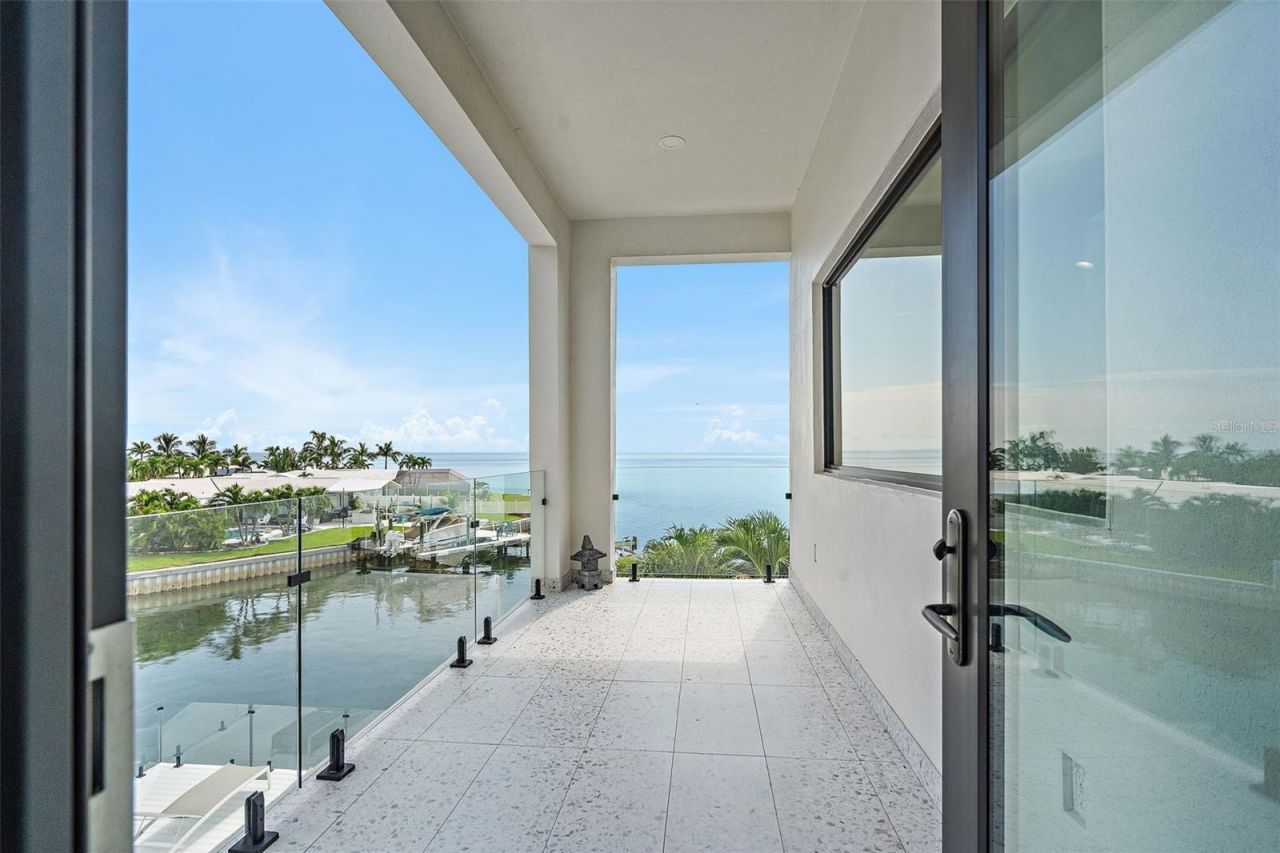 585 Dolphin Avenue Se, Saint Petersburg, FL 33705 Photo