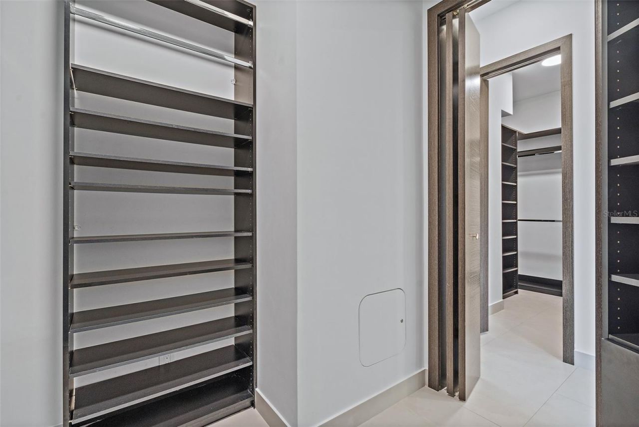 585 Dolphin Avenue Se, Saint Petersburg, FL 33705 Photo