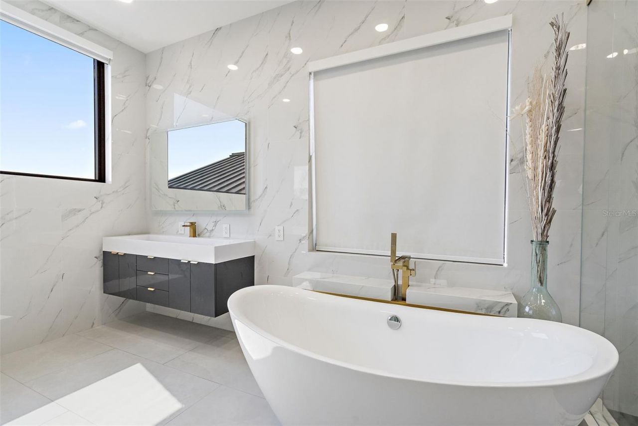 585 Dolphin Avenue Se, Saint Petersburg, FL 33705 Photo