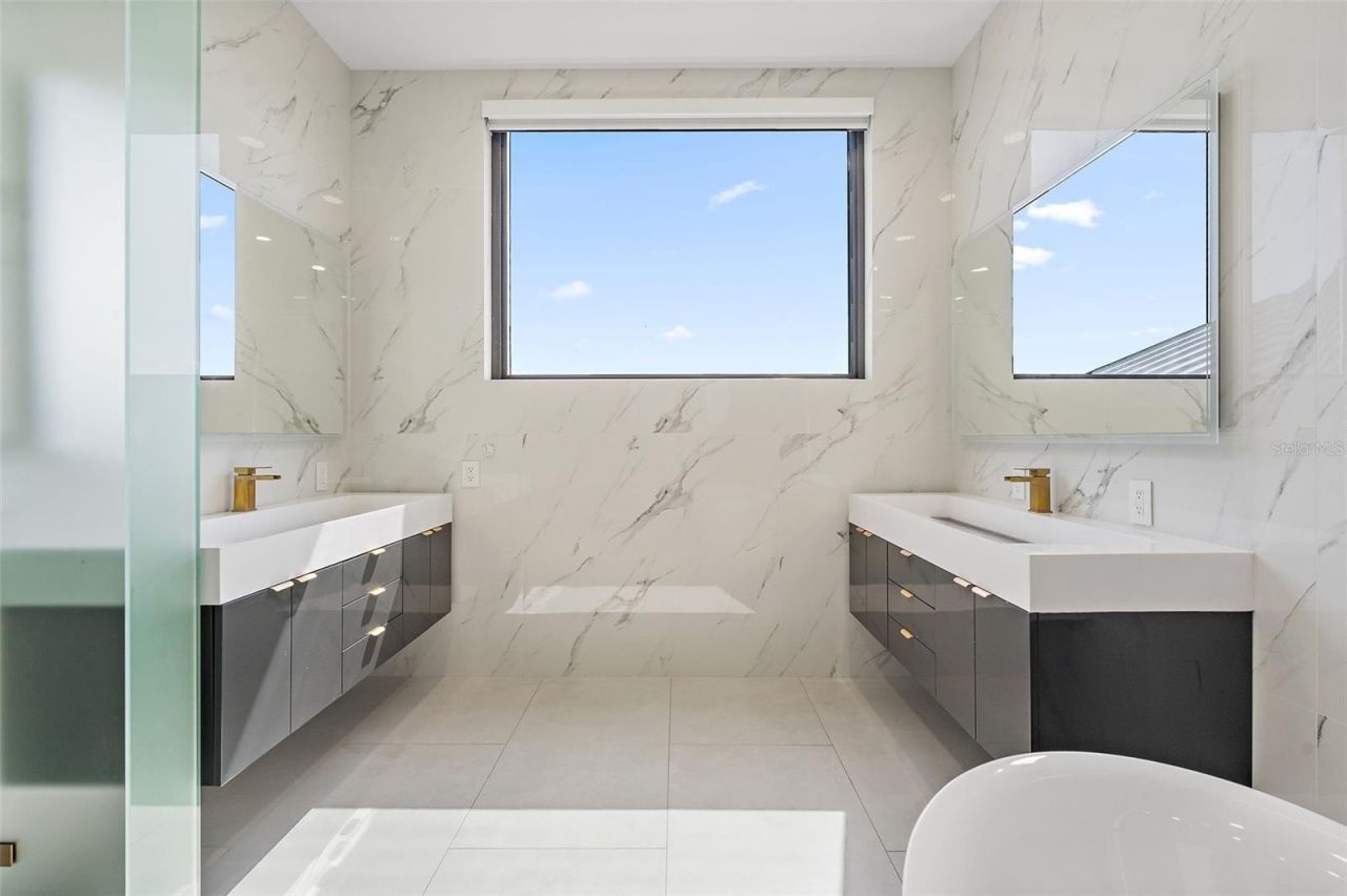 585 Dolphin Avenue Se, Saint Petersburg, FL 33705 Photo