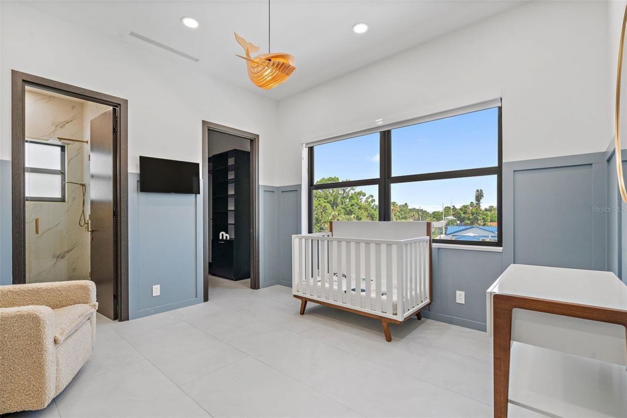 585 Dolphin Avenue Se, Saint Petersburg, FL 33705 Photo