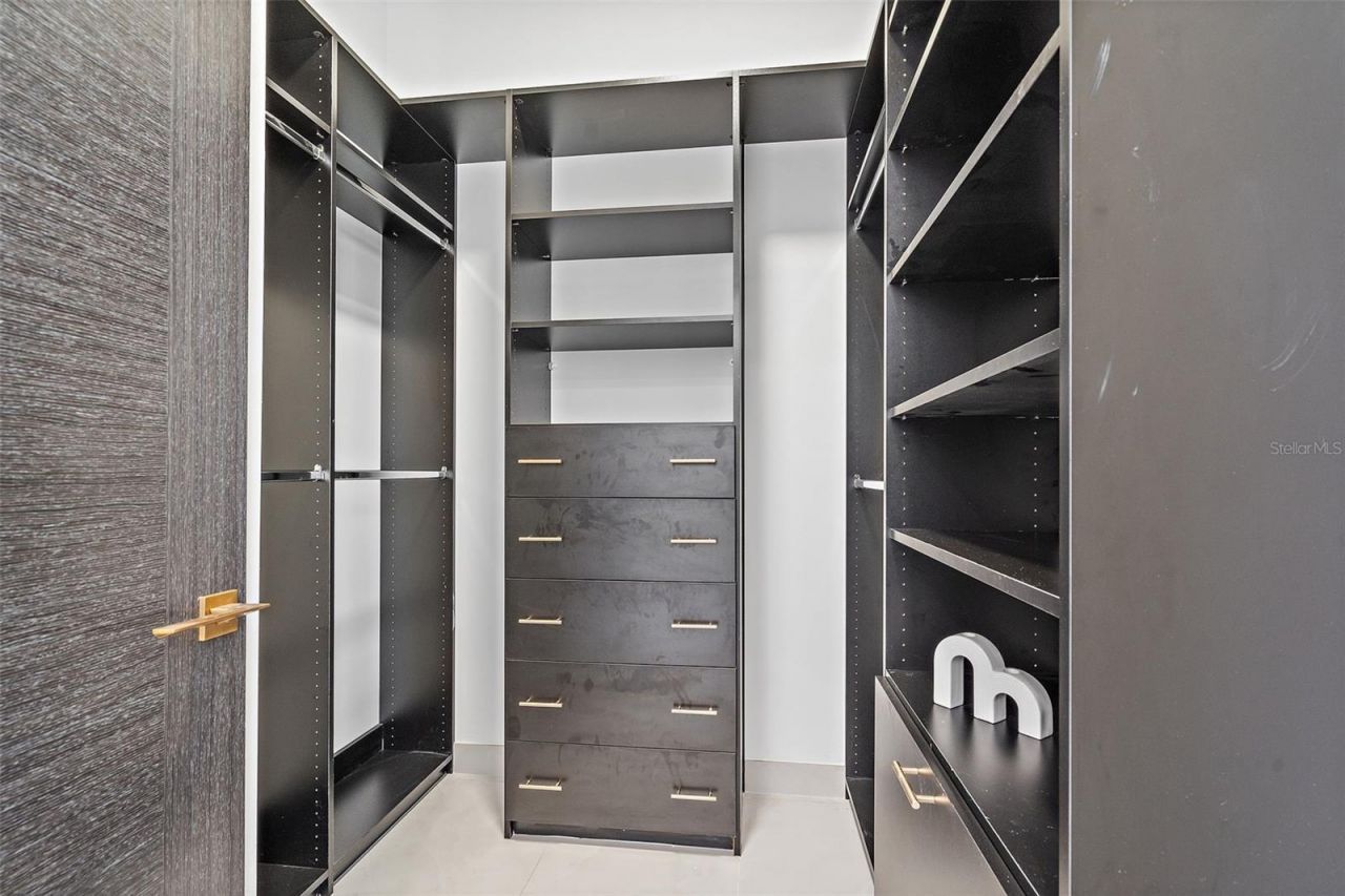 585 Dolphin Avenue Se, Saint Petersburg, FL 33705 Photo