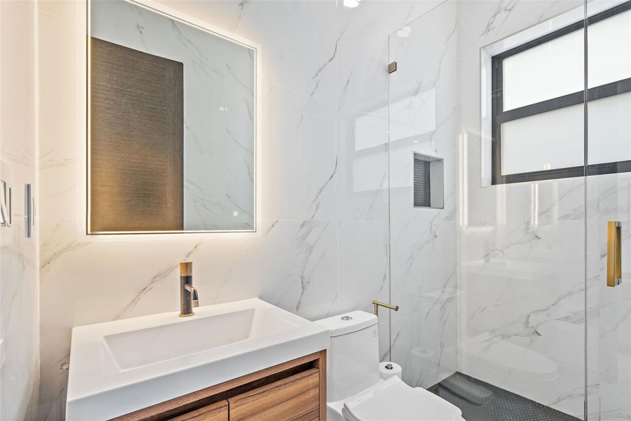 585 Dolphin Avenue Se, Saint Petersburg, FL 33705 Photo