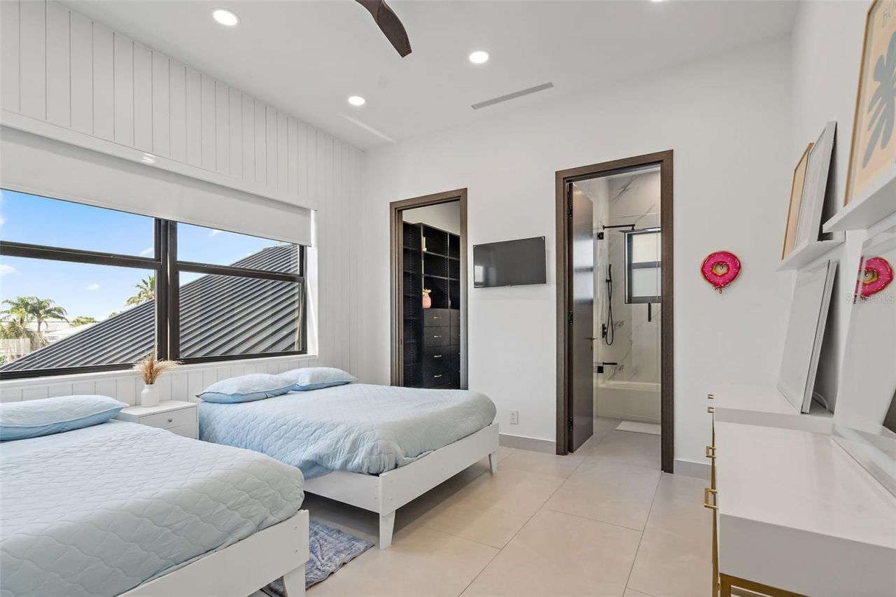 585 Dolphin Avenue Se, Saint Petersburg, FL 33705 Photo