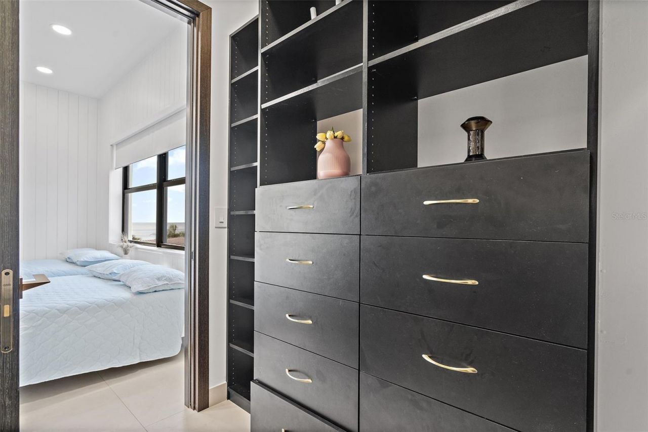 585 Dolphin Avenue Se, Saint Petersburg, FL 33705 Photo