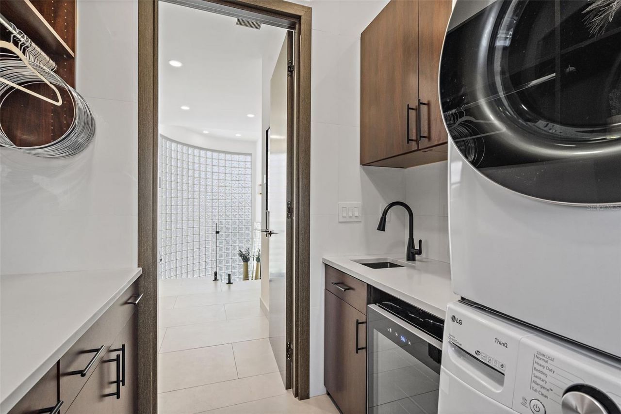 585 Dolphin Avenue Se, Saint Petersburg, FL 33705 Photo