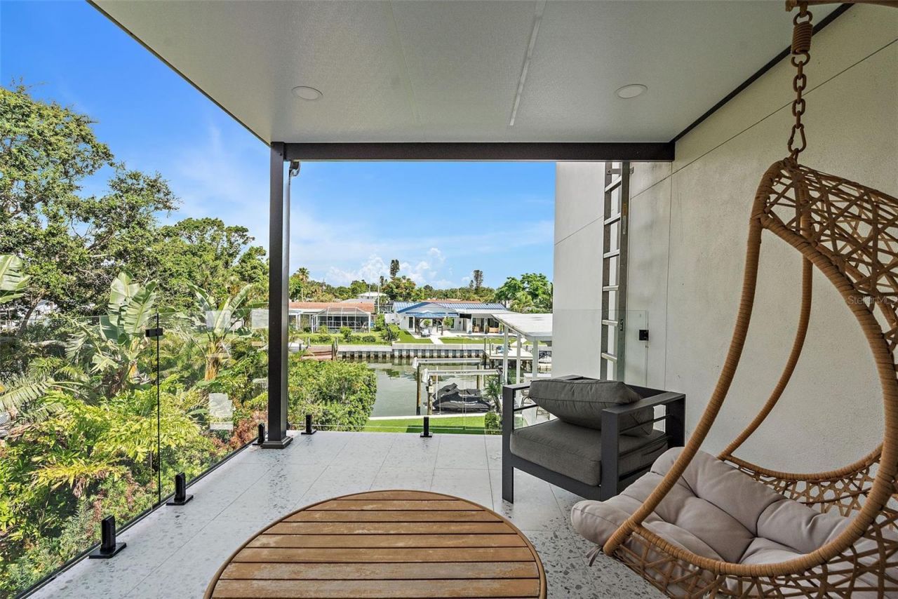 585 Dolphin Avenue Se, Saint Petersburg, FL 33705 Photo