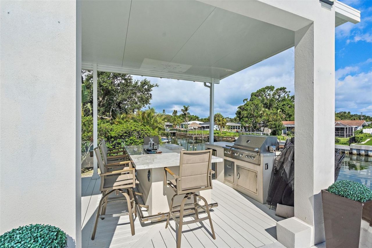 585 Dolphin Avenue Se, Saint Petersburg, FL 33705 Photo