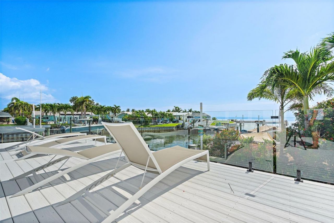 585 Dolphin Avenue Se, Saint Petersburg, FL 33705 Photo