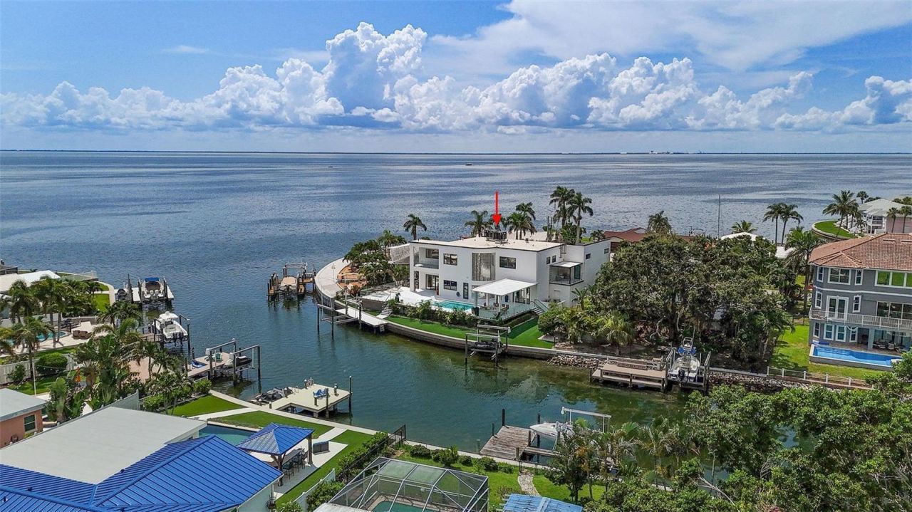 585 Dolphin Avenue Se, Saint Petersburg, FL 33705 Photo