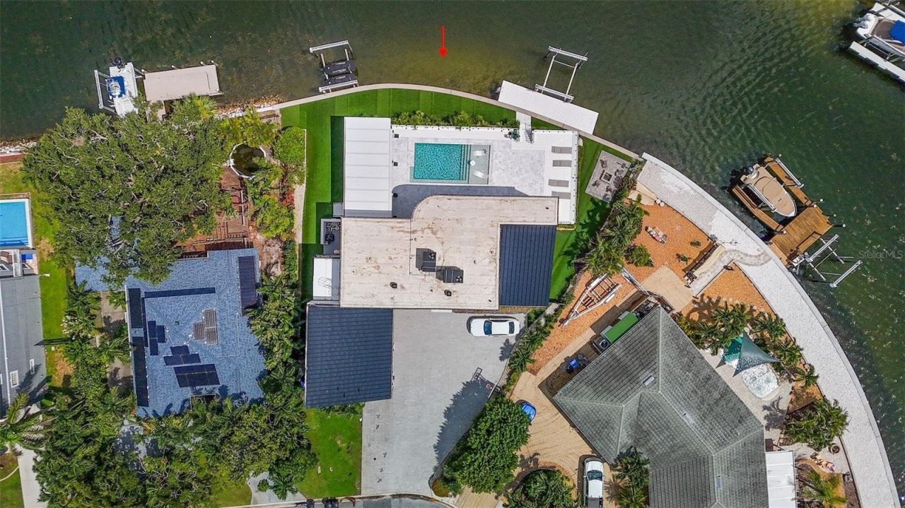 585 Dolphin Avenue Se, Saint Petersburg, FL 33705 Photo