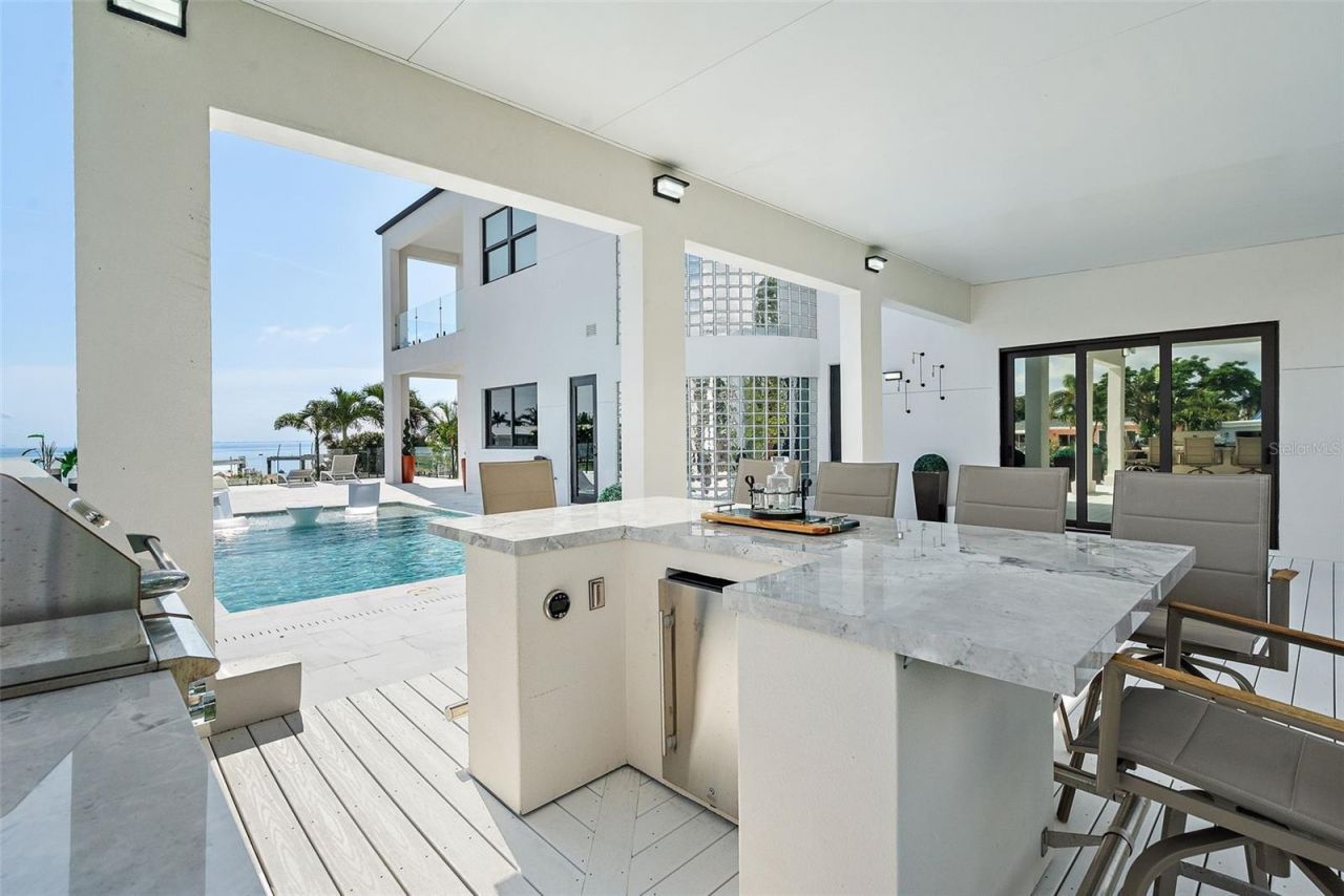 585 Dolphin Avenue Se, Saint Petersburg, FL 33705 Photo