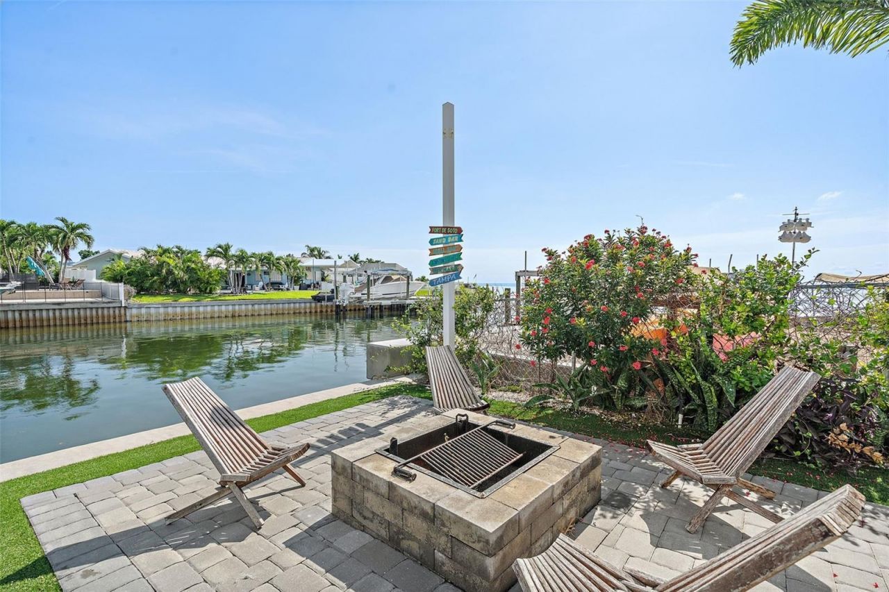 585 Dolphin Avenue Se, Saint Petersburg, FL 33705 Photo