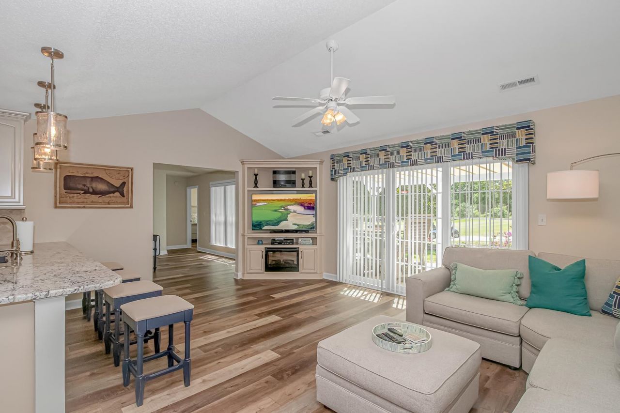 4330 Oakwood Circle Photo 12