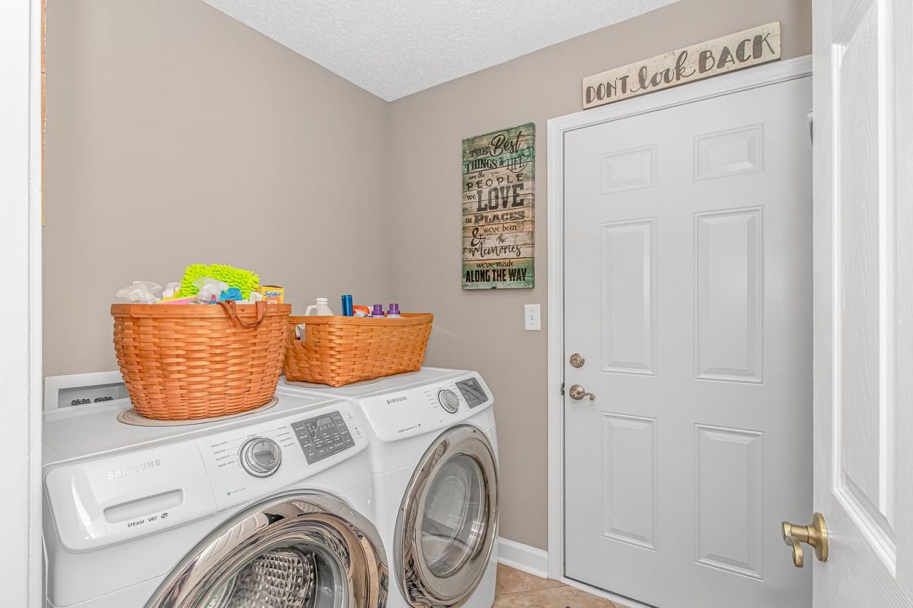 4330 Oakwood Circle Photo 14