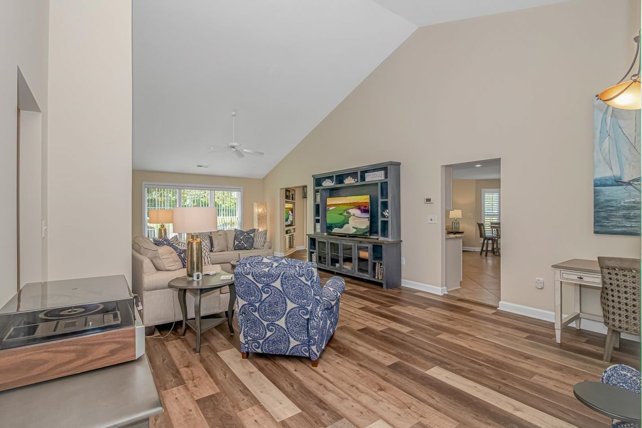 4330 Oakwood Circle Photo 4