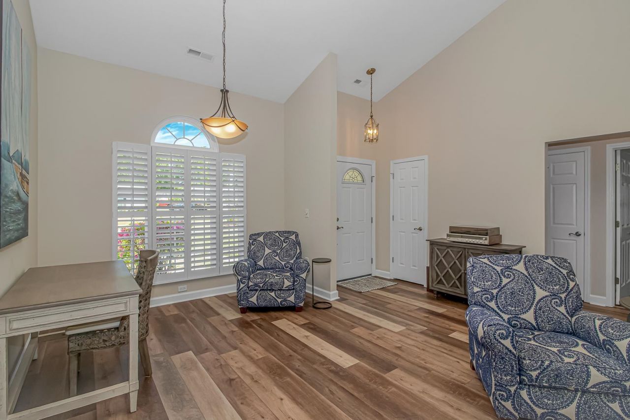 4330 Oakwood Circle Photo 6