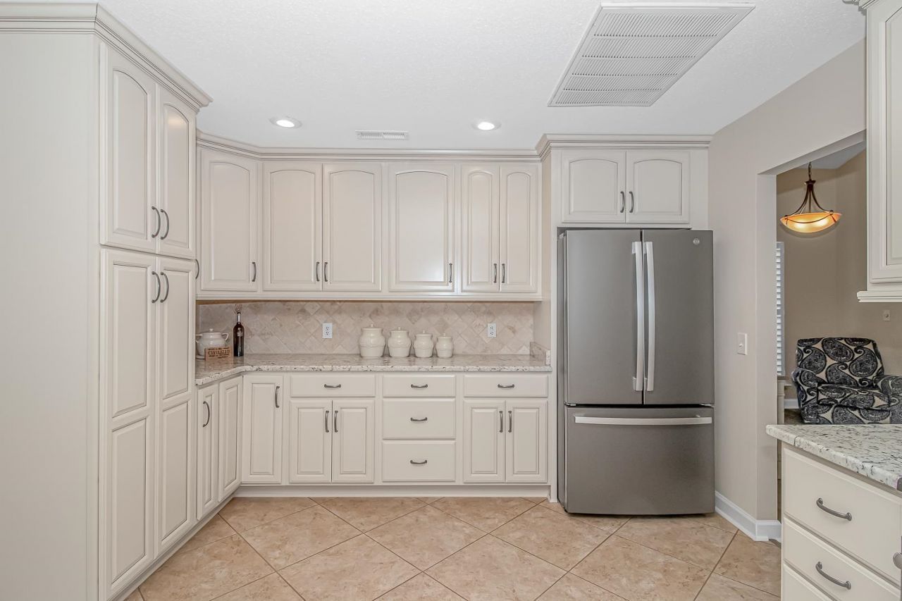 4330 Oakwood Circle Photo 9