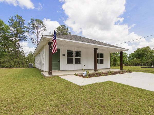 158 W Honeysuckle Street, DeFuniak Springs, FL 32433