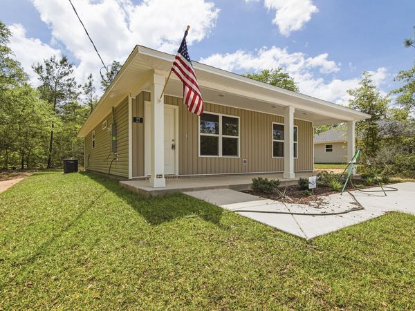 27 Pansy Lane, DeFuniak Springs, FL 32433