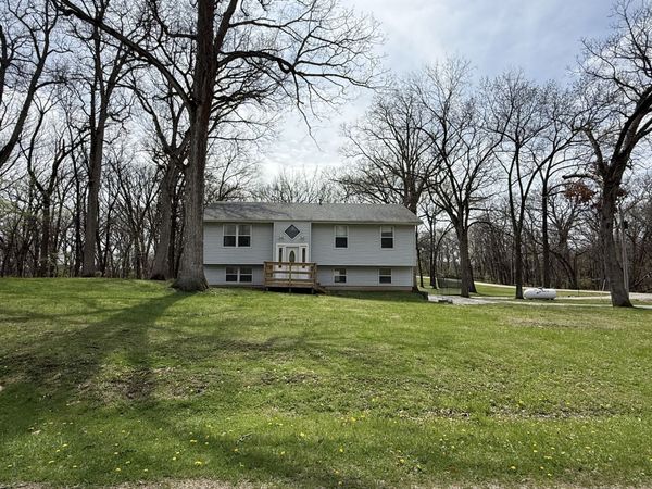 2 Acapulco Drive , Putnam, IL 61560
