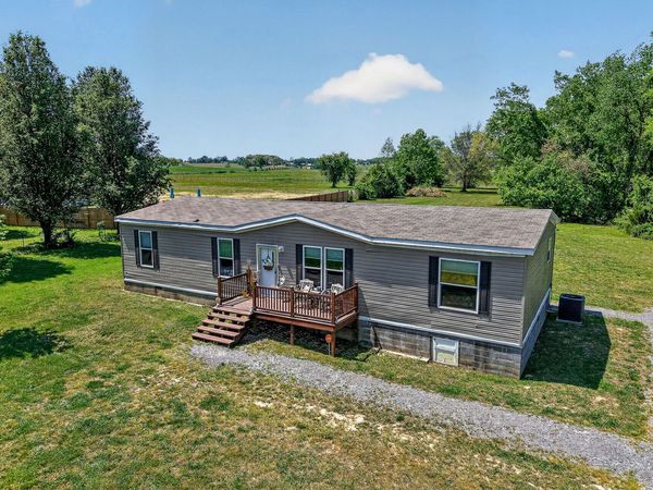 372 E Airport Dr , McMinnville, TN 37110