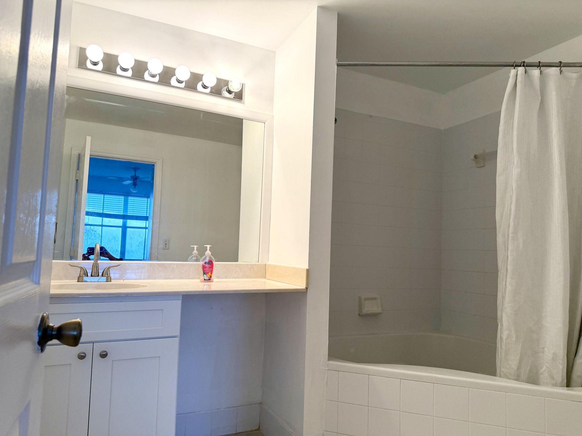 2080 Greenview Shores Boulevard, Unit 421, Wellington, FL 33414 Photo