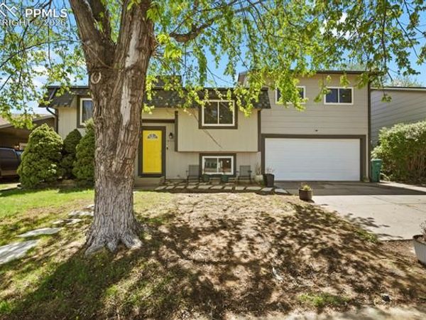 15726 E Bails Drive, Aurora, CO 80017