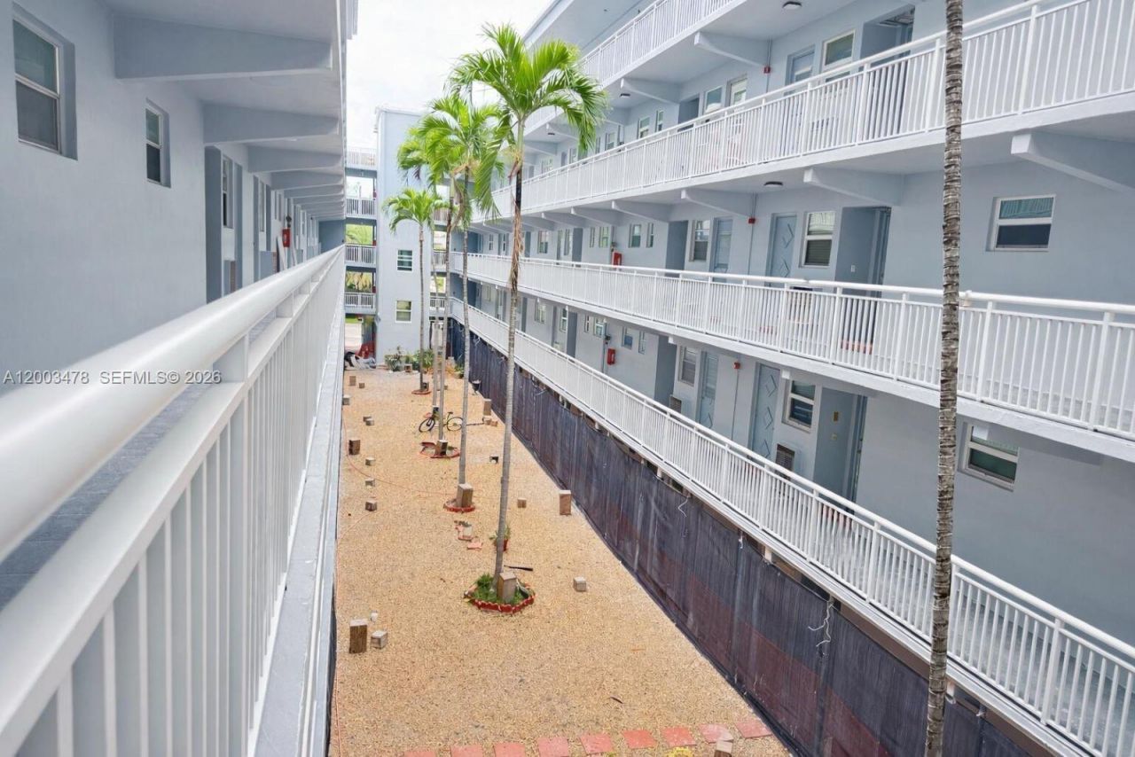215 SE 3rd Ave, Unit 306C, Hallandale Beach, FL 33009 Photo
