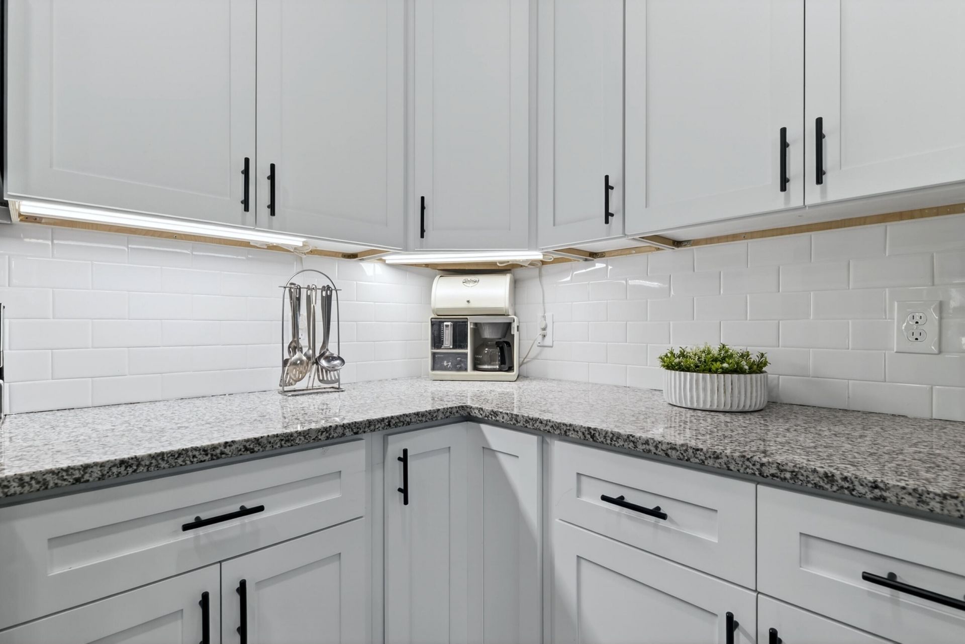 2036 NE Longwood Road Photo 12