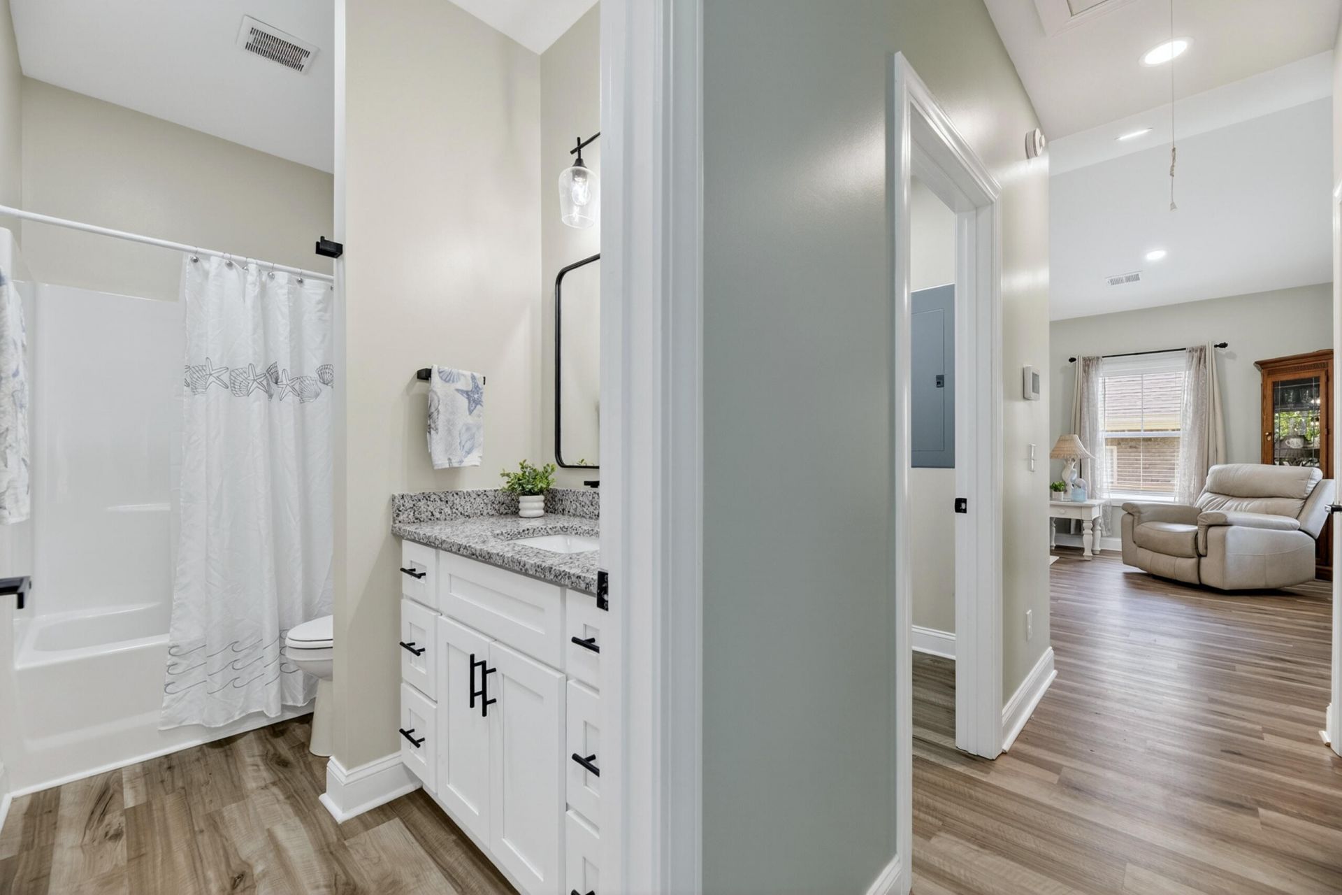 2036 NE Longwood Road Photo 24