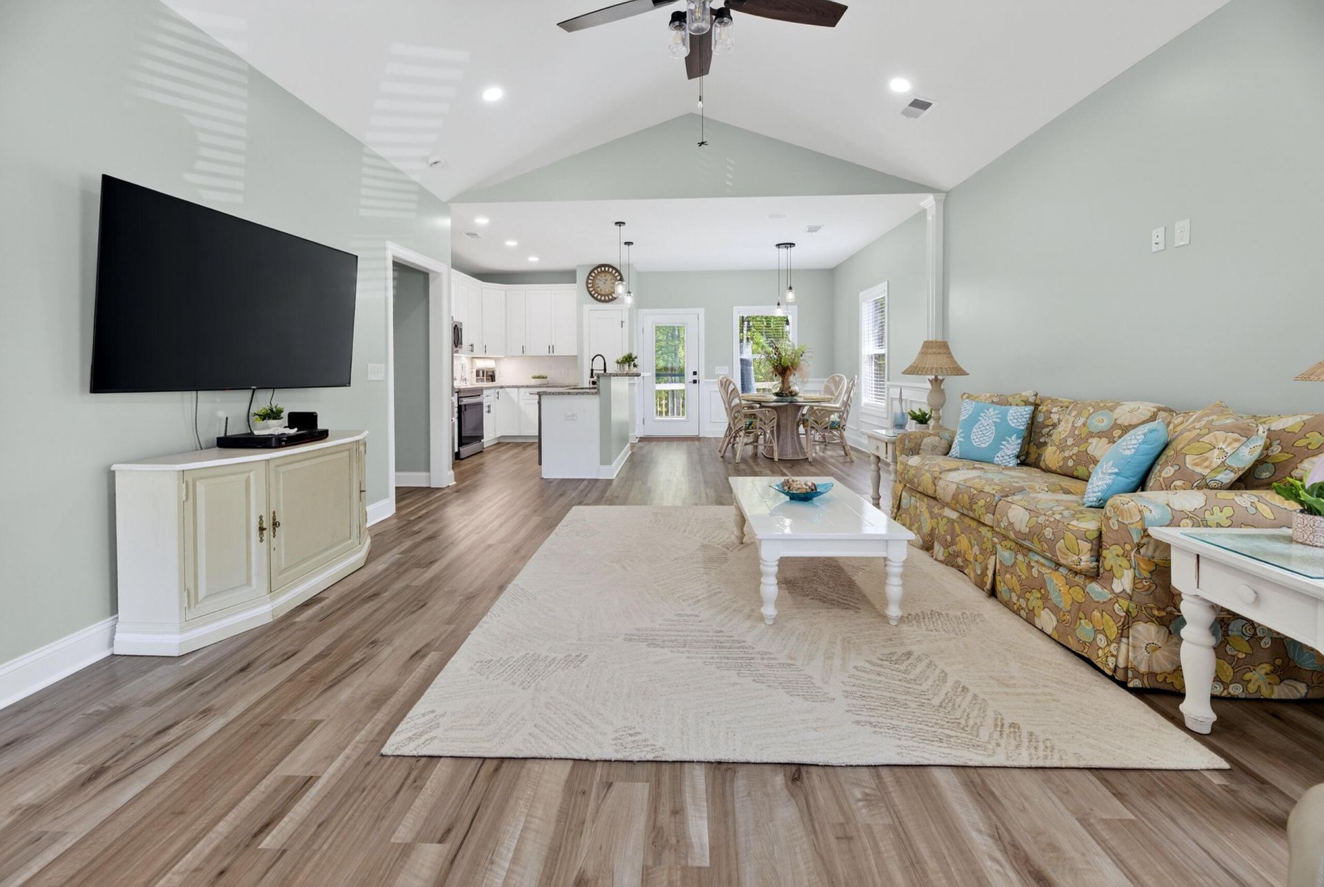 2036 NE Longwood Road Photo 3