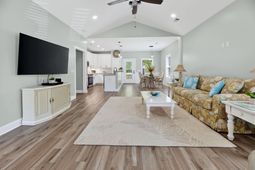 2036 NE Longwood Road photo 4