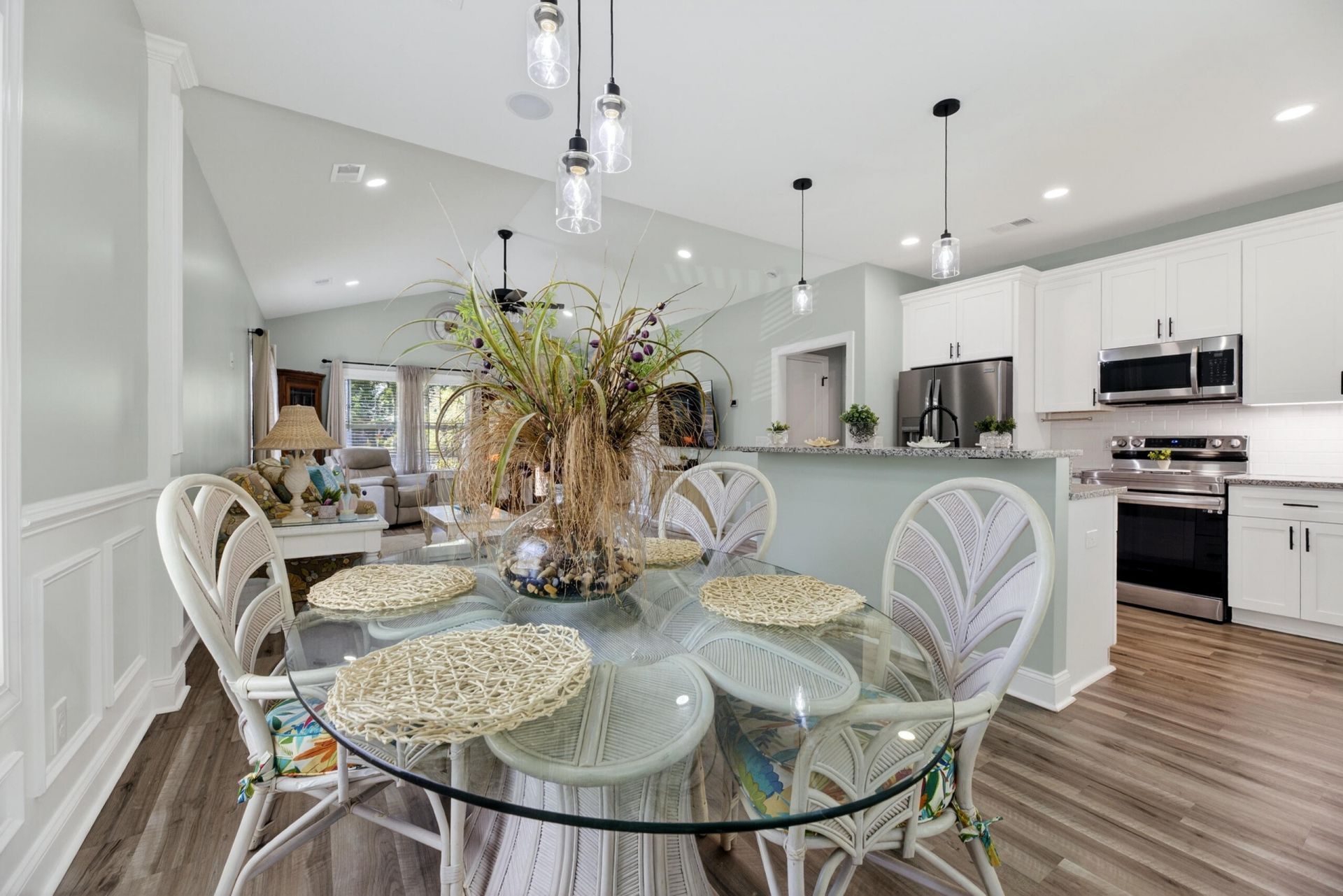 2036 NE Longwood Road Photo 9