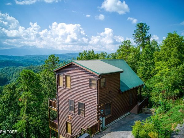 2251 Upper Middle Creek Rd, Sevierville, TN 37876