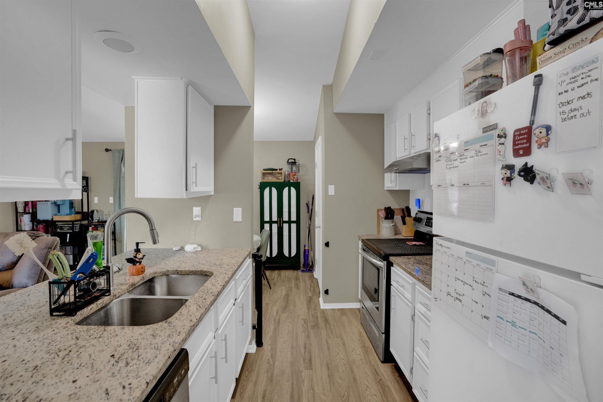 2 Forest Trail Court  Photo 4