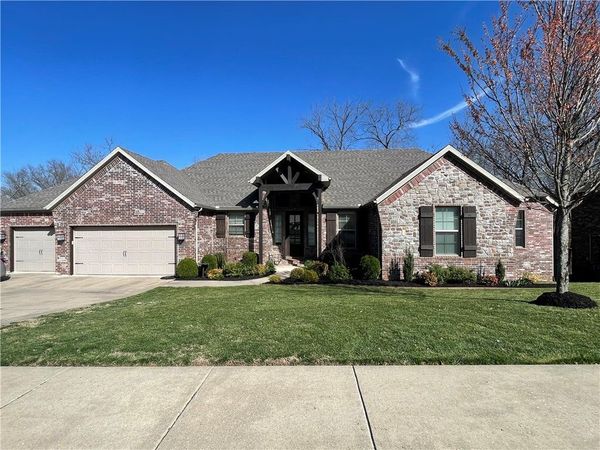 2200 NW Small Oaks Street , Bentonville, AR 72712