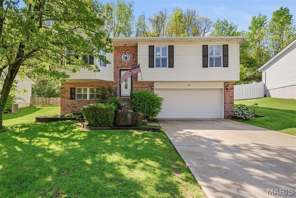 68 Sparrow Point Circle , Fenton, MO 63026 Main Photo